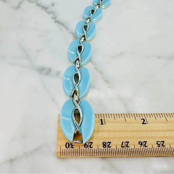 Vintage Lisner Baby Blue Bracelet Signed Molded Plastic Link Estate Cost… - Picture 11 of 11